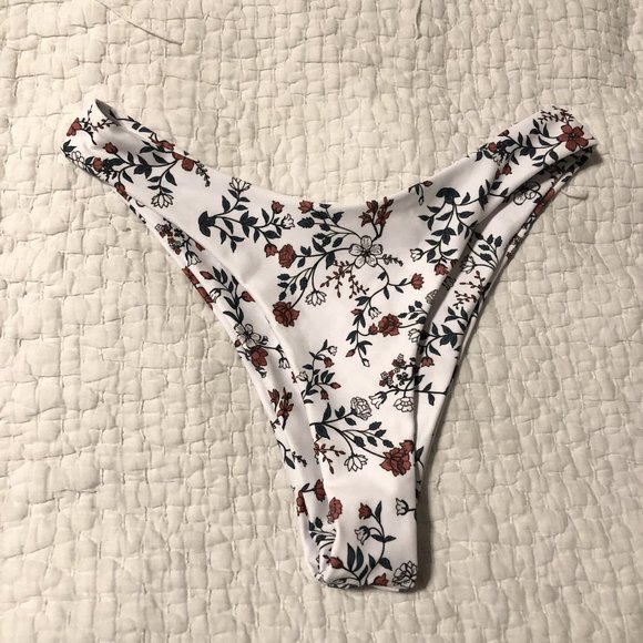 CLEARANCE SHEIN Cheeky High Cut White Floral Reversible S Bikini Bottom - Picture 1 of 4